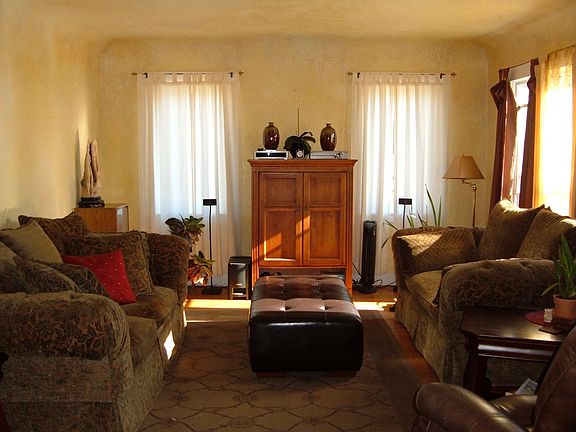 Sunny, Bright Living Room (West facing)