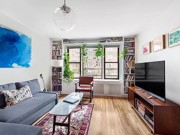 2nd image of 400 W 58th St