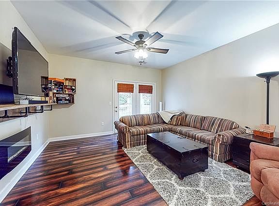 5th image of 9936 Hyde Glen Ct