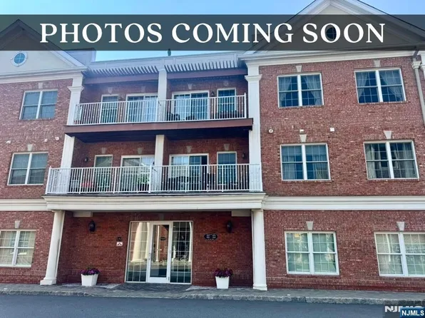 1206 Rio Vista Ln, Northvale, NJ 07647