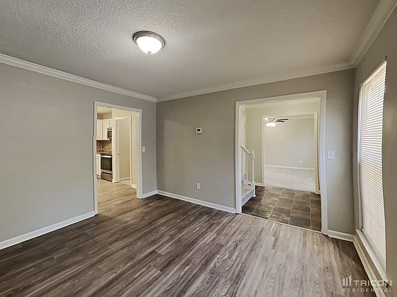 5th image of 910 Iris Dr