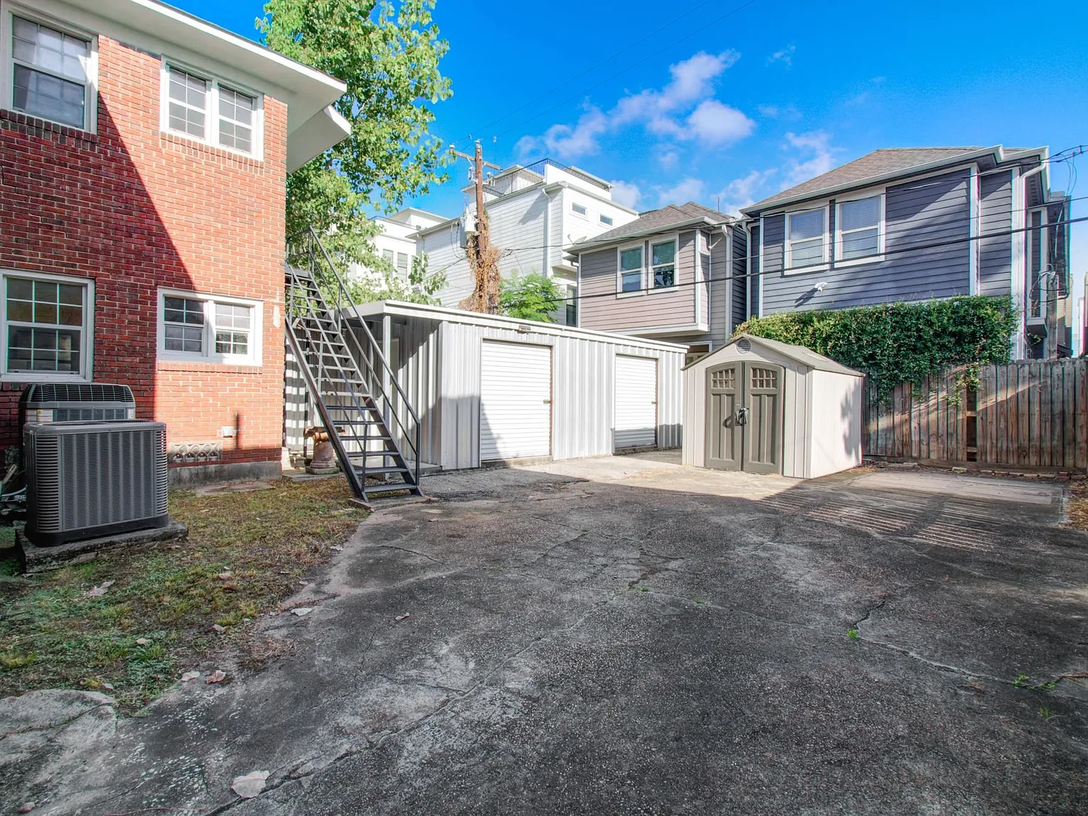 4 bed, 2.0 bath, 2548 sqft, $3,790 — Photo 3