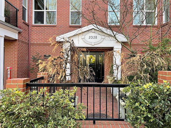 2nd image of 2328 NW Glisan St APT 7