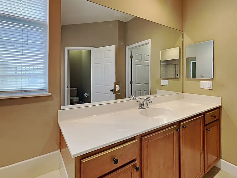 589 Errol Pkwy — Photo 11