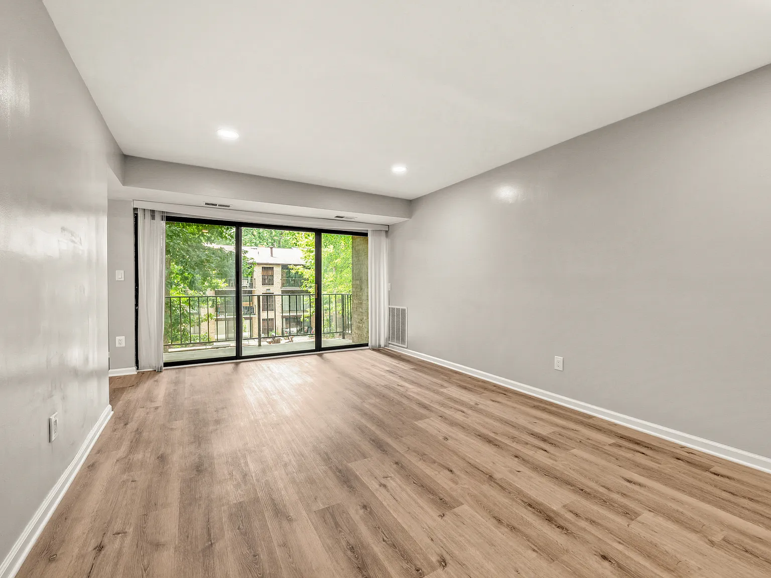 3 bed, 1313 sqft, $3,000 — Photo 4