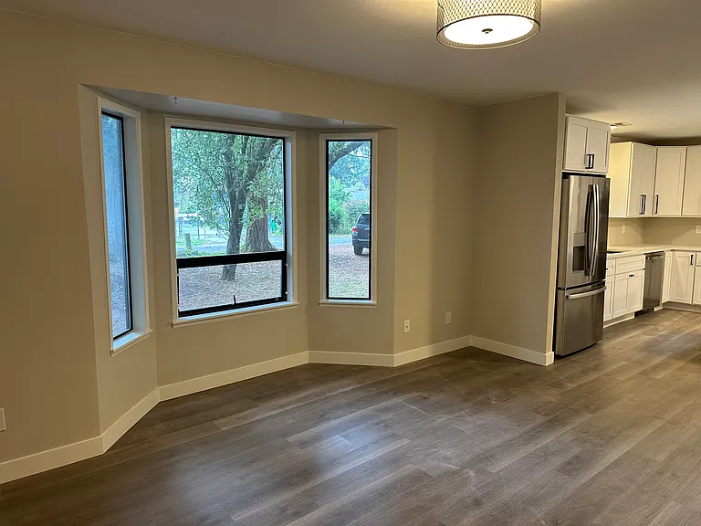 1223 Miller Ave NE — Photo 4