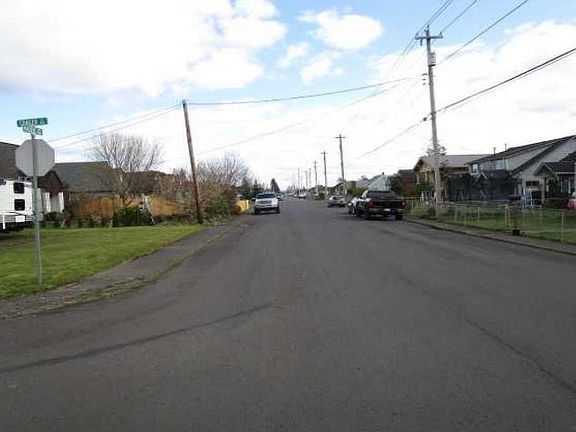 Exterior Neighborhood (street photo)