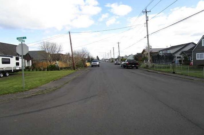 Exterior Neighborhood (street photo)