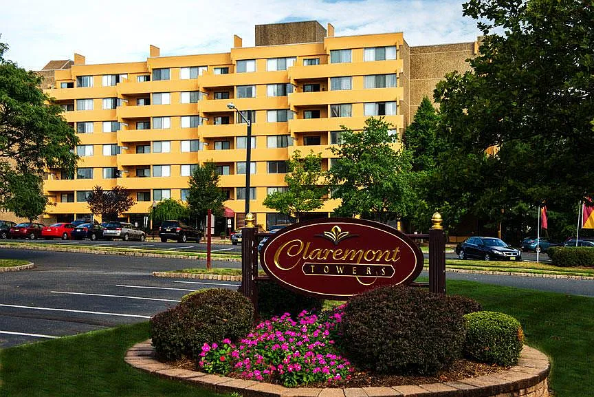 Claremont Towers — Photo 1