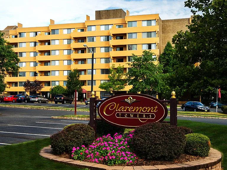 Claremont Towers — Photo 2