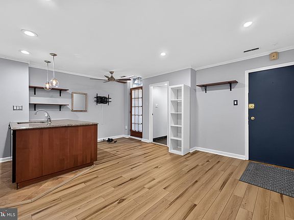 3rd image of 1828 Green St APT 2F