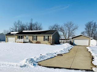 1826 Oak Leaf Dr, Adrian, MI 49221
