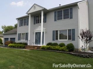 8 Ruset Ln, Farmingdale, NJ 07727