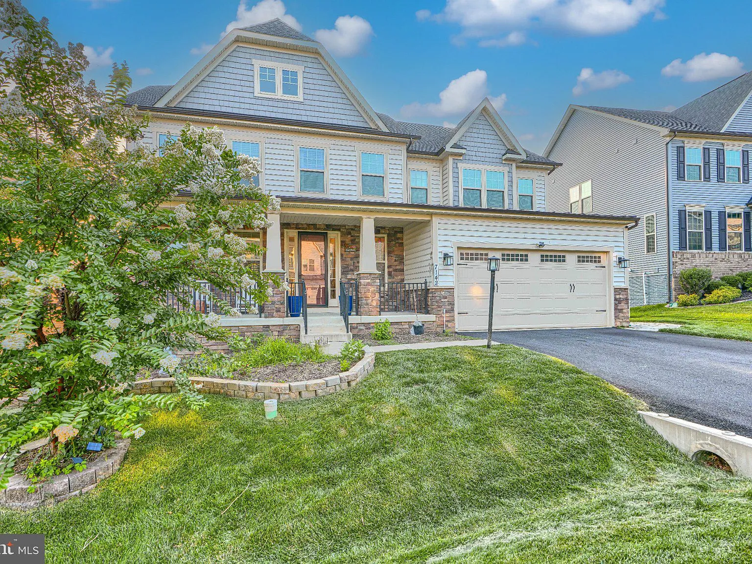 5 bed, 5.0 bath, 5276 sqft, $4,600 — Photo 4