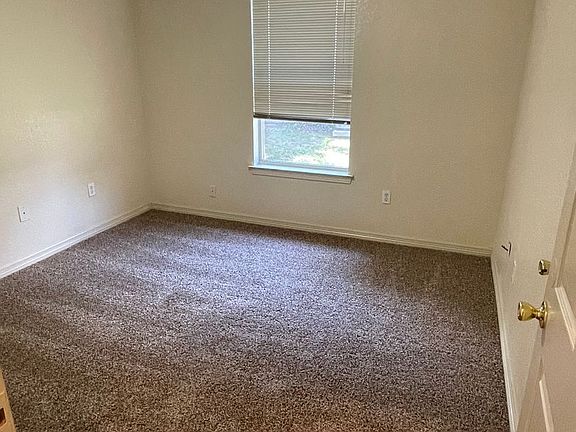 4th image of 3900 Waterford Way