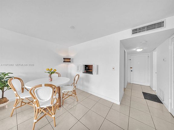 4th image of 1530 NE 191st St APT 306