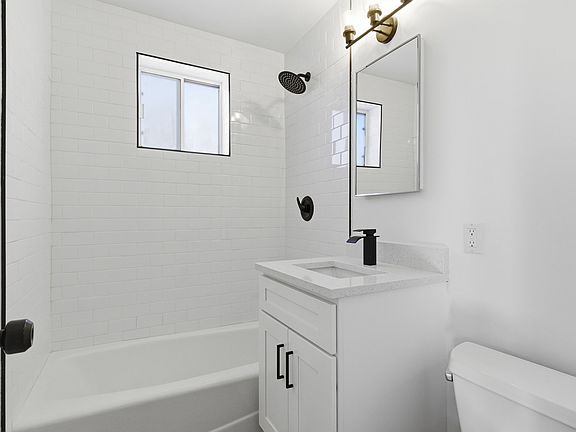 4th image of 805 E 400th St S