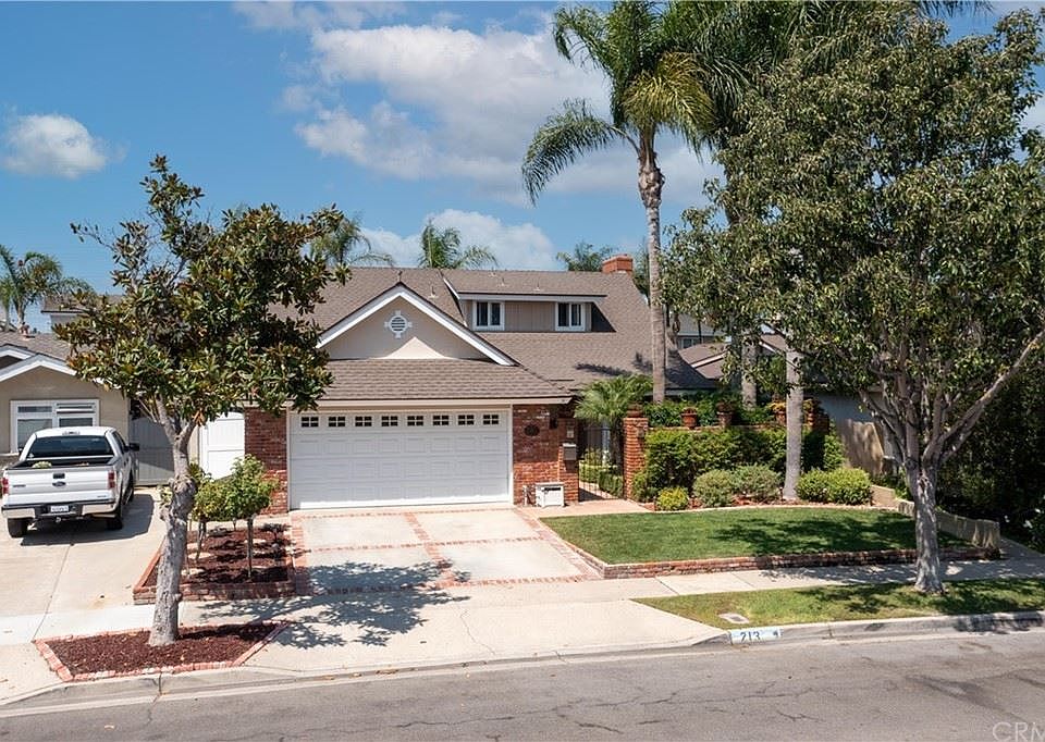 1st image of 213 Stanford Ln