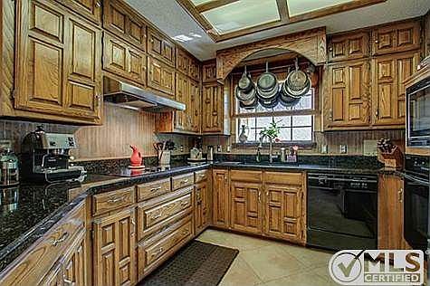 5th image of 2910 Cambridgeshire Dr