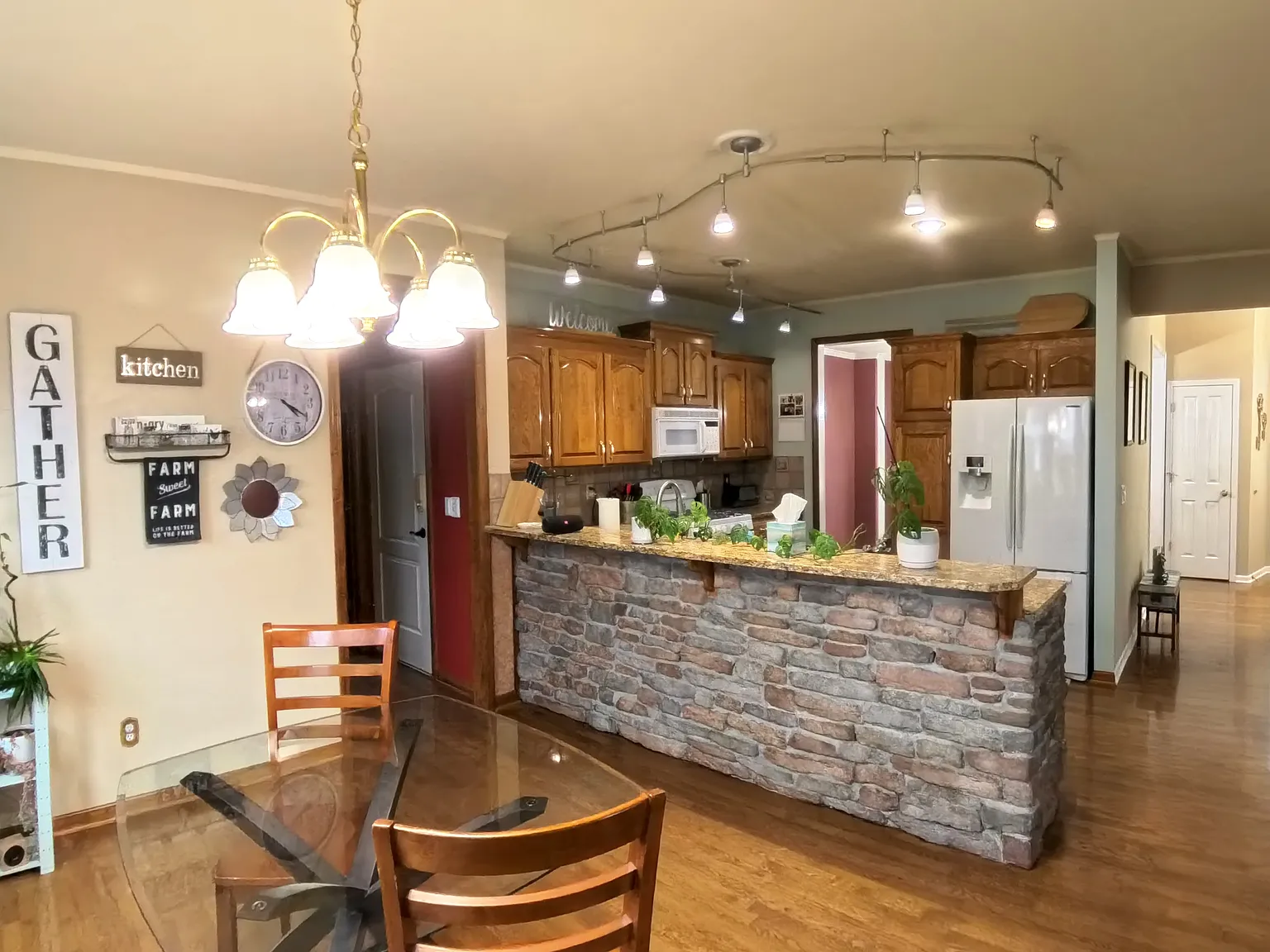 4 bed, 3.5 bath, 2533 sqft, $2,800 — Photo 2