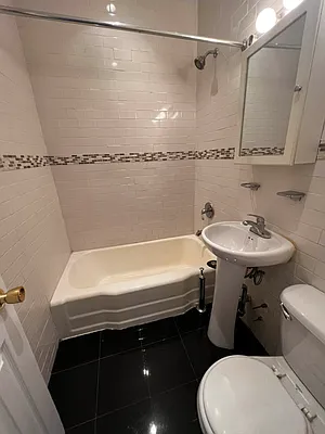 Rented by Salon Realty Corp | media 11