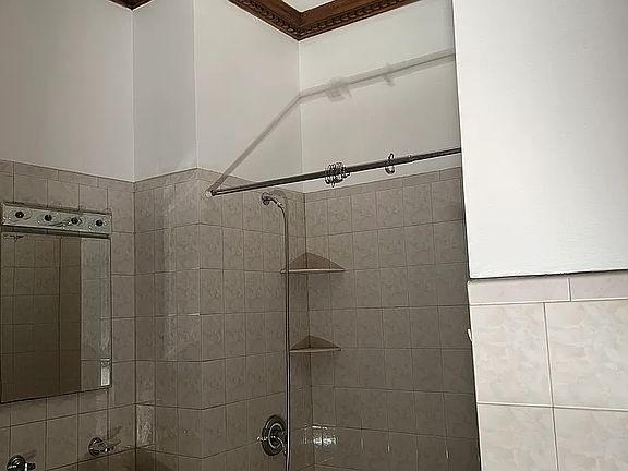 5th image of 377 14th St APT 1R