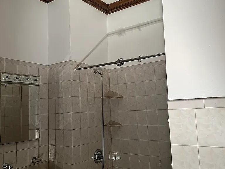 377 14th St #1R — Photo 5