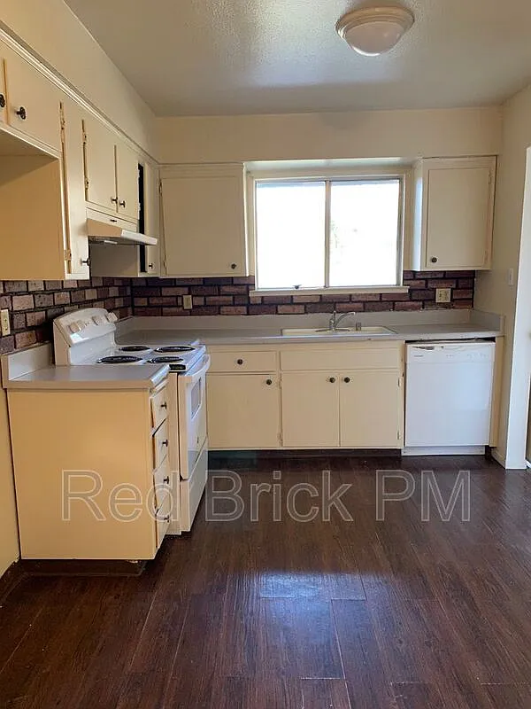 3 bed, 2.0 bath, 1263 sqft, $1,650 — Photo 4