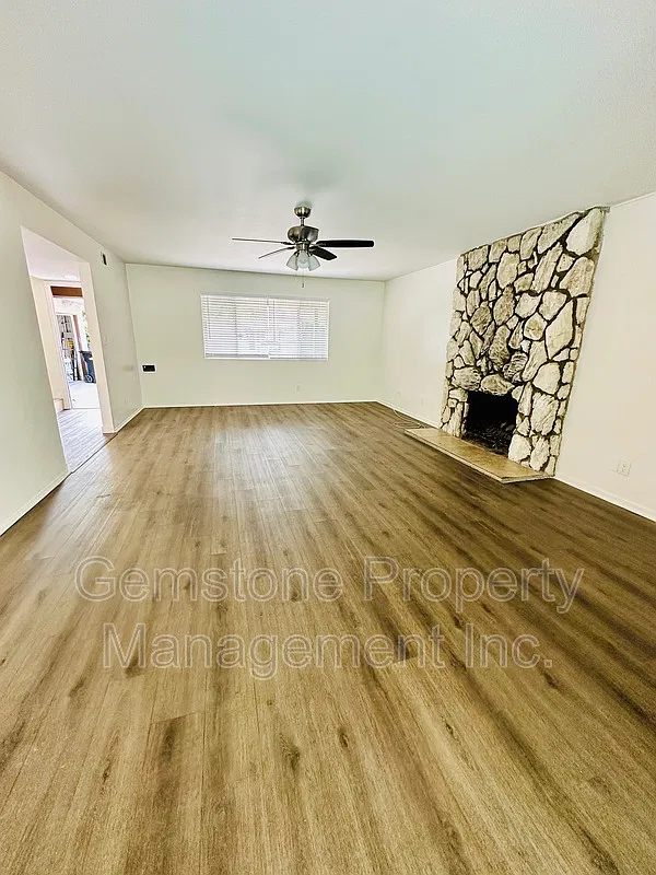 College Grove — Photo 2