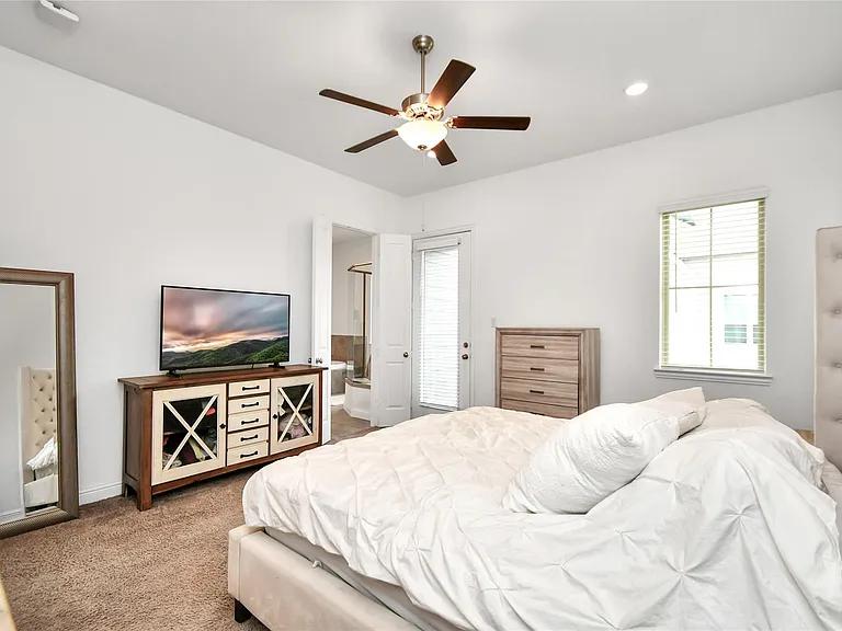 11012 Mikula Dr — Photo 48
