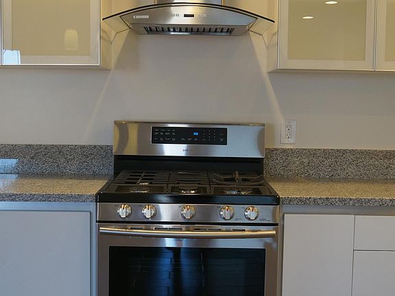 Kitchen photo 1