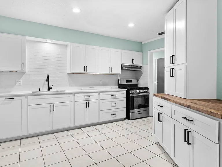 527 Lively Dr — Photo 11