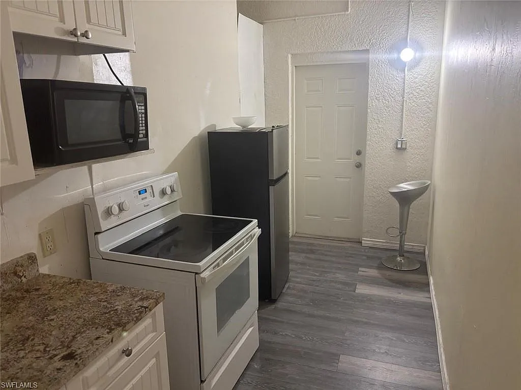 1 bed, 1.0 bath, 1639 sqft, $1,200 — Photo 2