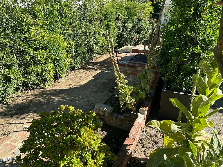2122 Navarro Ave — Photo 33