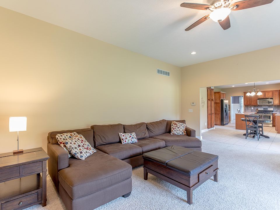 1st image of 124 Connemara Dr