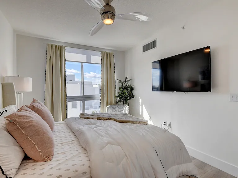 111 SE 1st Ave #408 — Photo 36