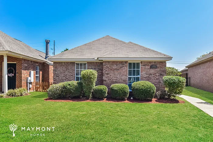 3 bed, 2.0 bath, 1467 sqft, $1,795 — Photo 1