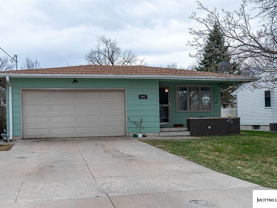 1st image of 695 13th St SE