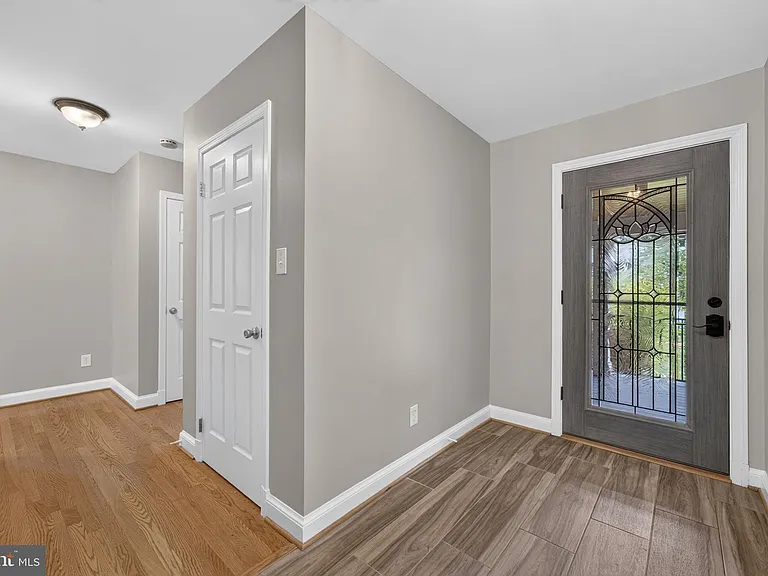 6443 Walters Woods Dr — Photo 8