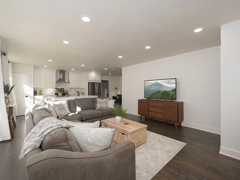 504 Bismark Dr — Photo 4