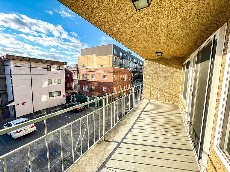 IRO Apartments — Photo 28