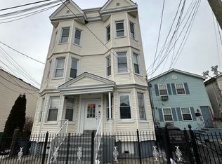 239 Halladay St APT 3R, Jersey City, NJ 07304
