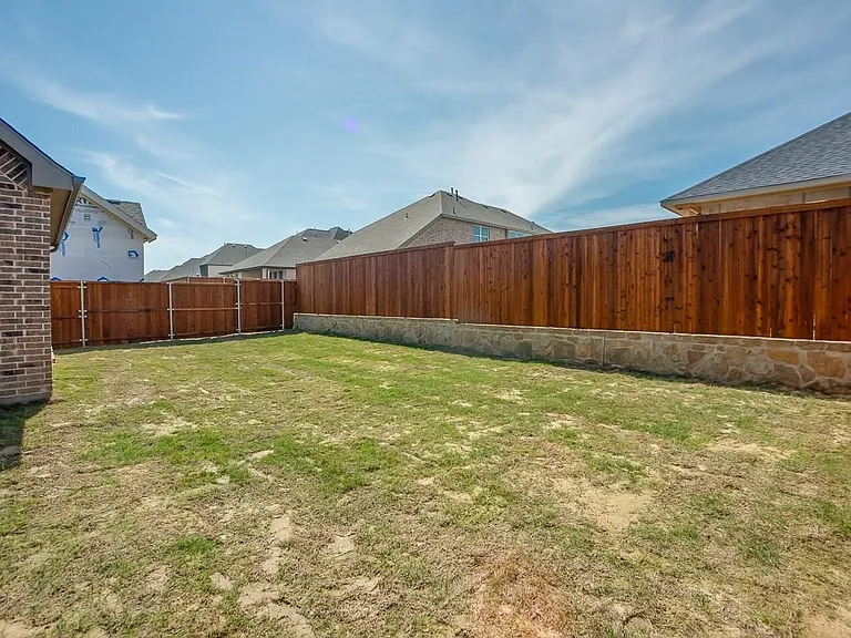 736 Carlisle Dr — Photo 33