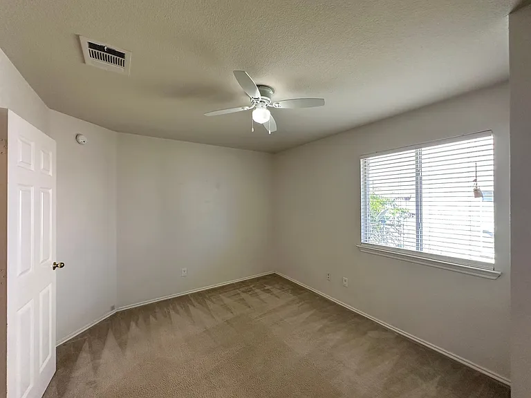 4700 Sydney Harbour Ct — Photo 30