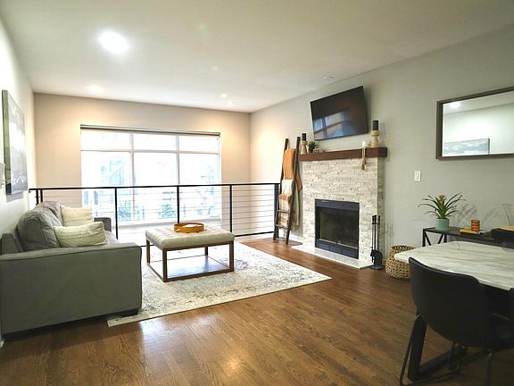 2nd image of 1509 N Artesian Ave #1N