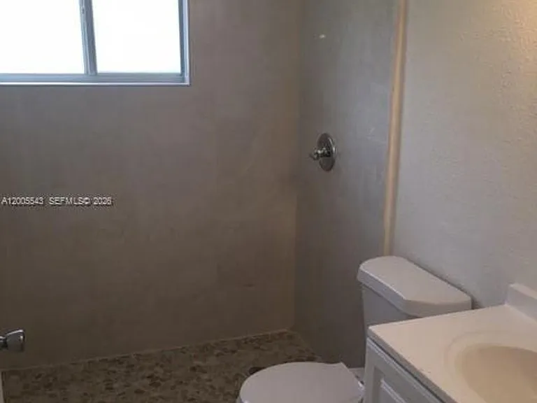 805 NE 138th St #805 — Photo 12