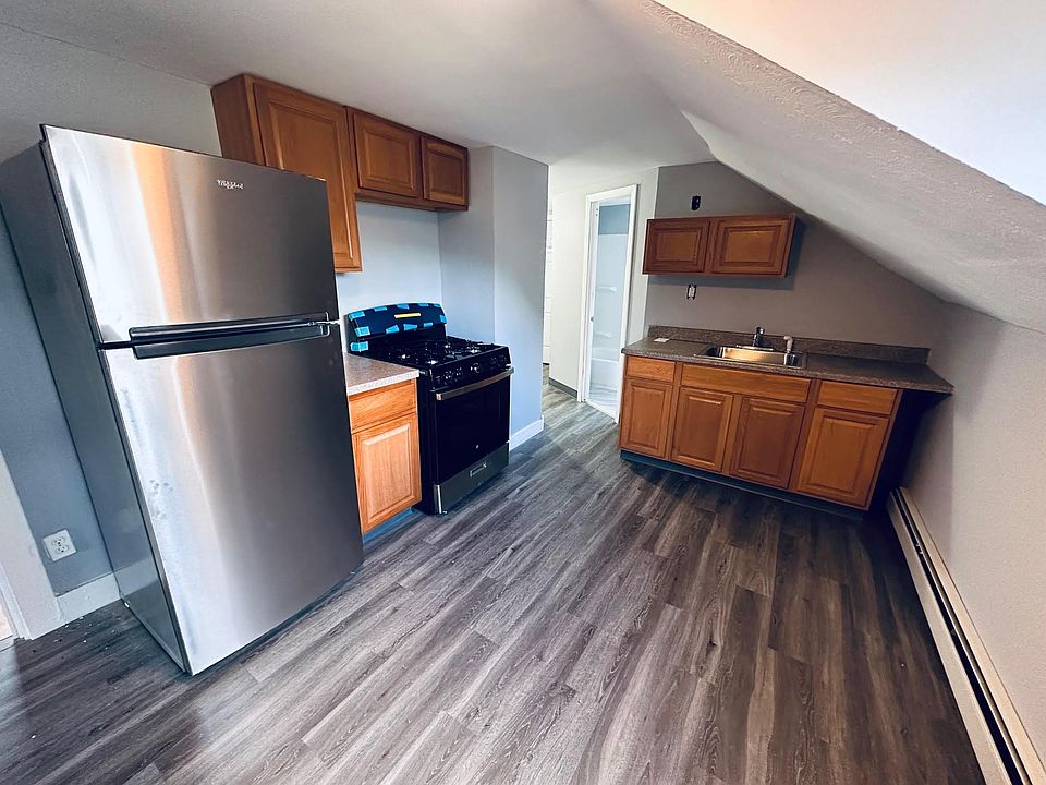 1st image of 462 East St #2