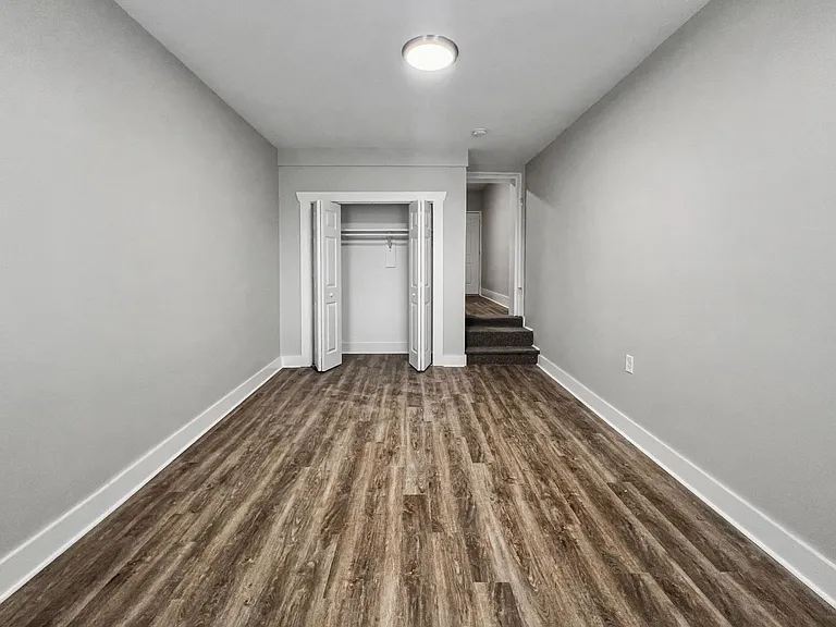 327-337 W Chestnut St — Photo 11