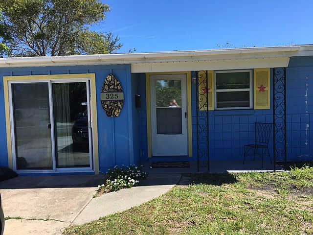 1st image of 325 Royal Palms Dr