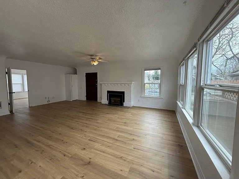 777 W 10th Ave #A — Photo 7